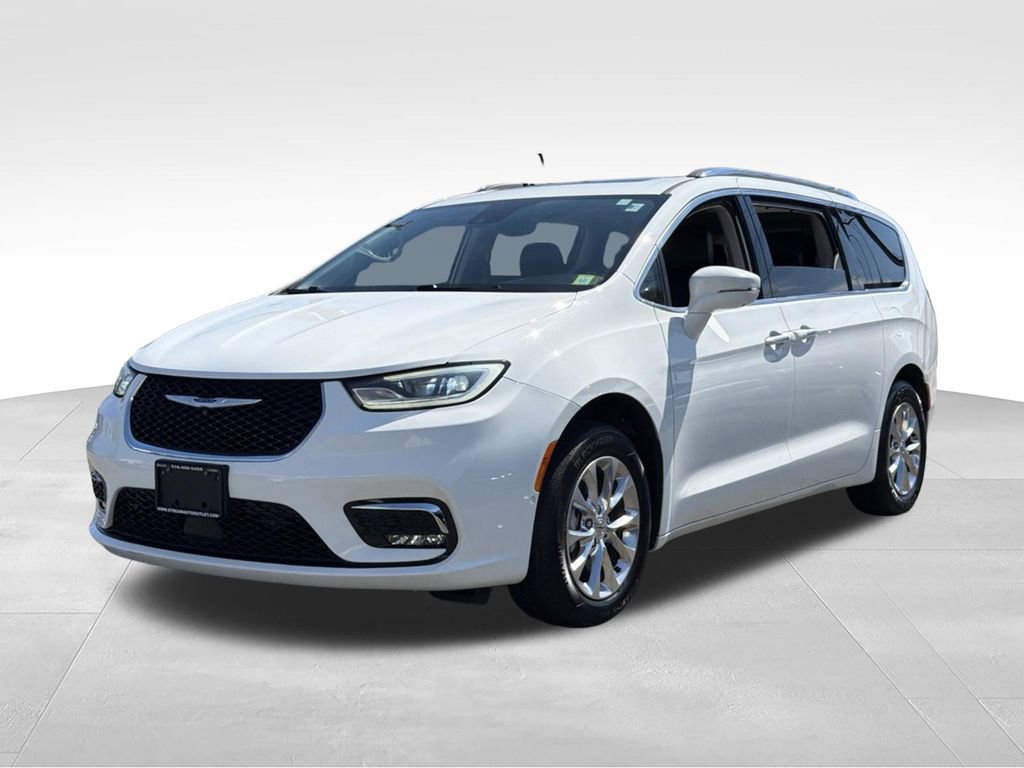 Used 2021 Chrysler Pacifica Touring-L w/ Uconnect Theater Family Group AWD/4WD image 3