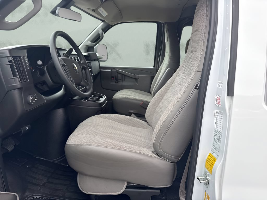Used 2025 Chevrolet Express 3500 LT w/ LT Preferred Equipment Group RWD image 9
