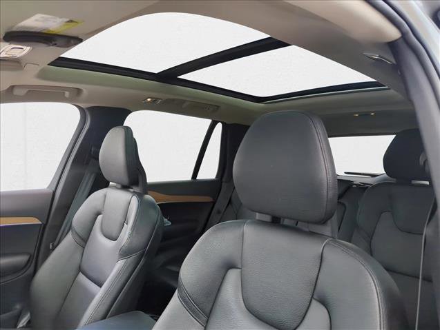Used 2022 Volvo XC90 T6 Momentum w/ Advanced Package image 24