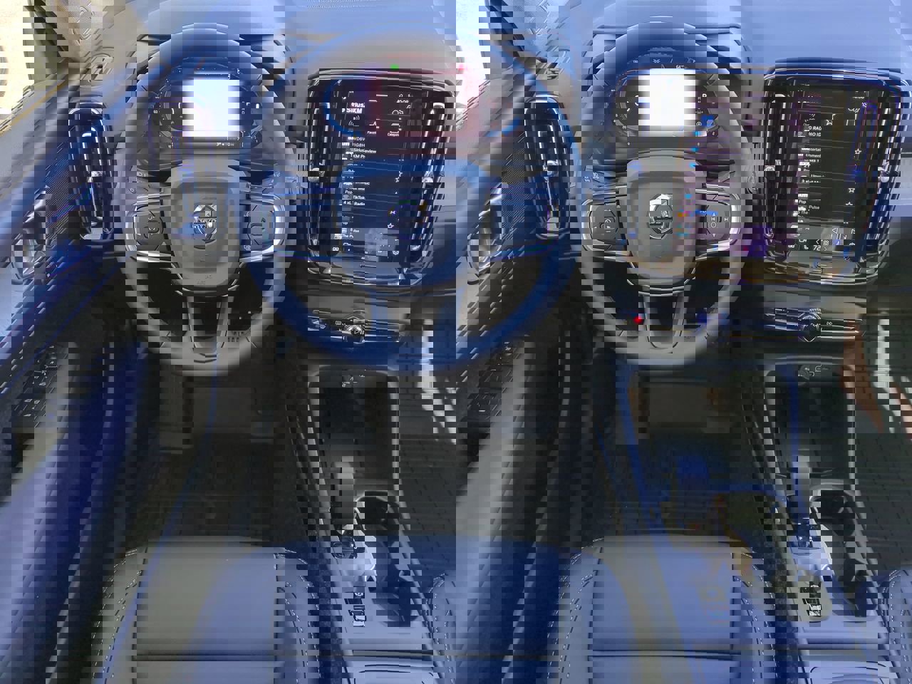 New 2025 Volvo XC40 B5 Core w/ Protection Package Premier image 15