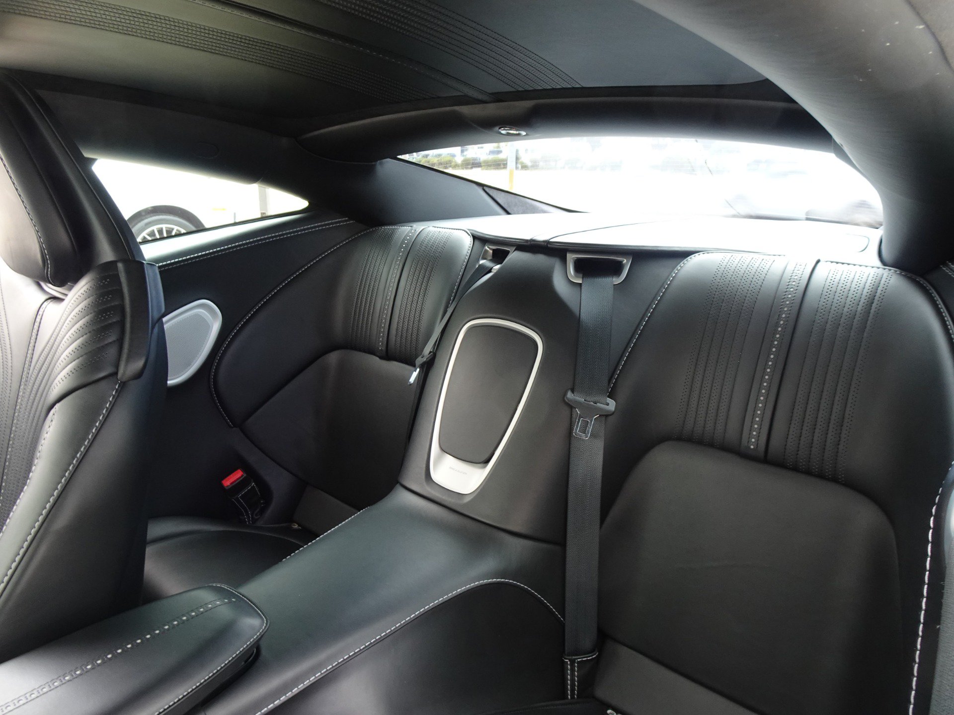 Used 2018 Aston Martin DB11 V12 RWD image 12