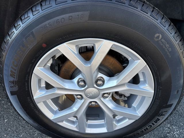 Certified 2023 Jeep Grand Cherokee Limited w/ Luxury Tech Group II image 9