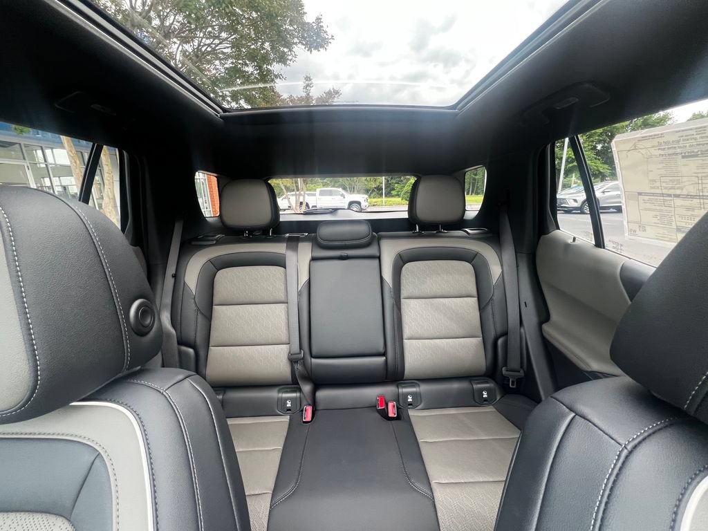 New 2026 Chevrolet Equinox LT w/ Convenience Package II AWD/4WD image 17