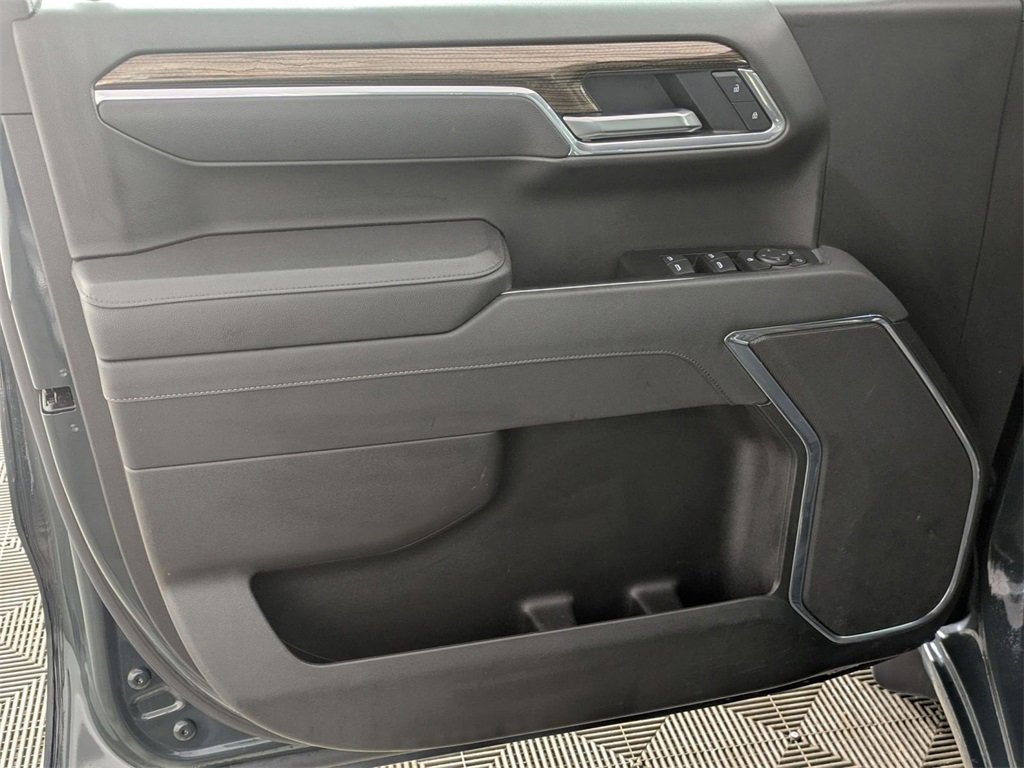 Used 2025 Chevrolet Silverado 1500 LT image 14