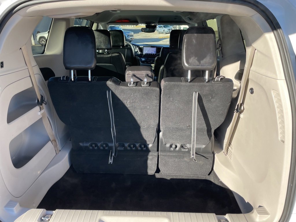 Used 2024 Chrysler Pacifica Touring-L image 15