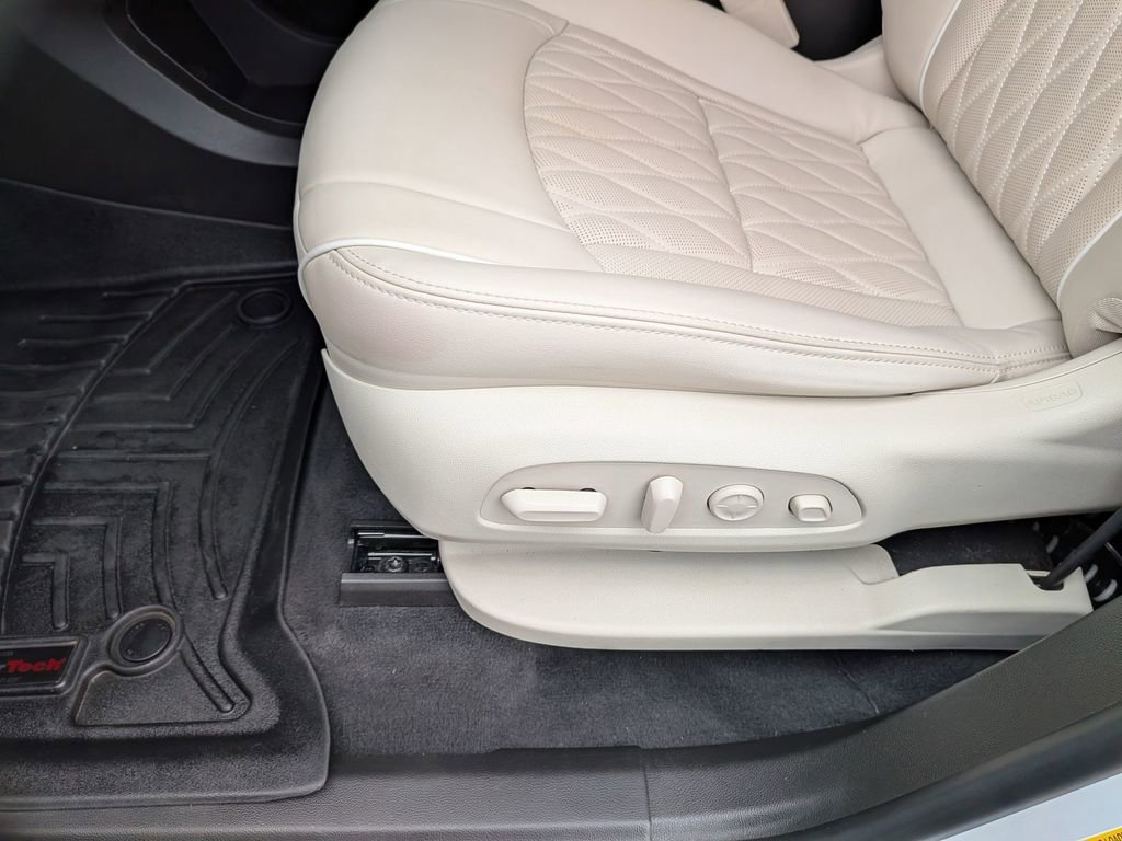 Used 2023 Buick Enclave Avenir w/ Avenir Technology Package image 14