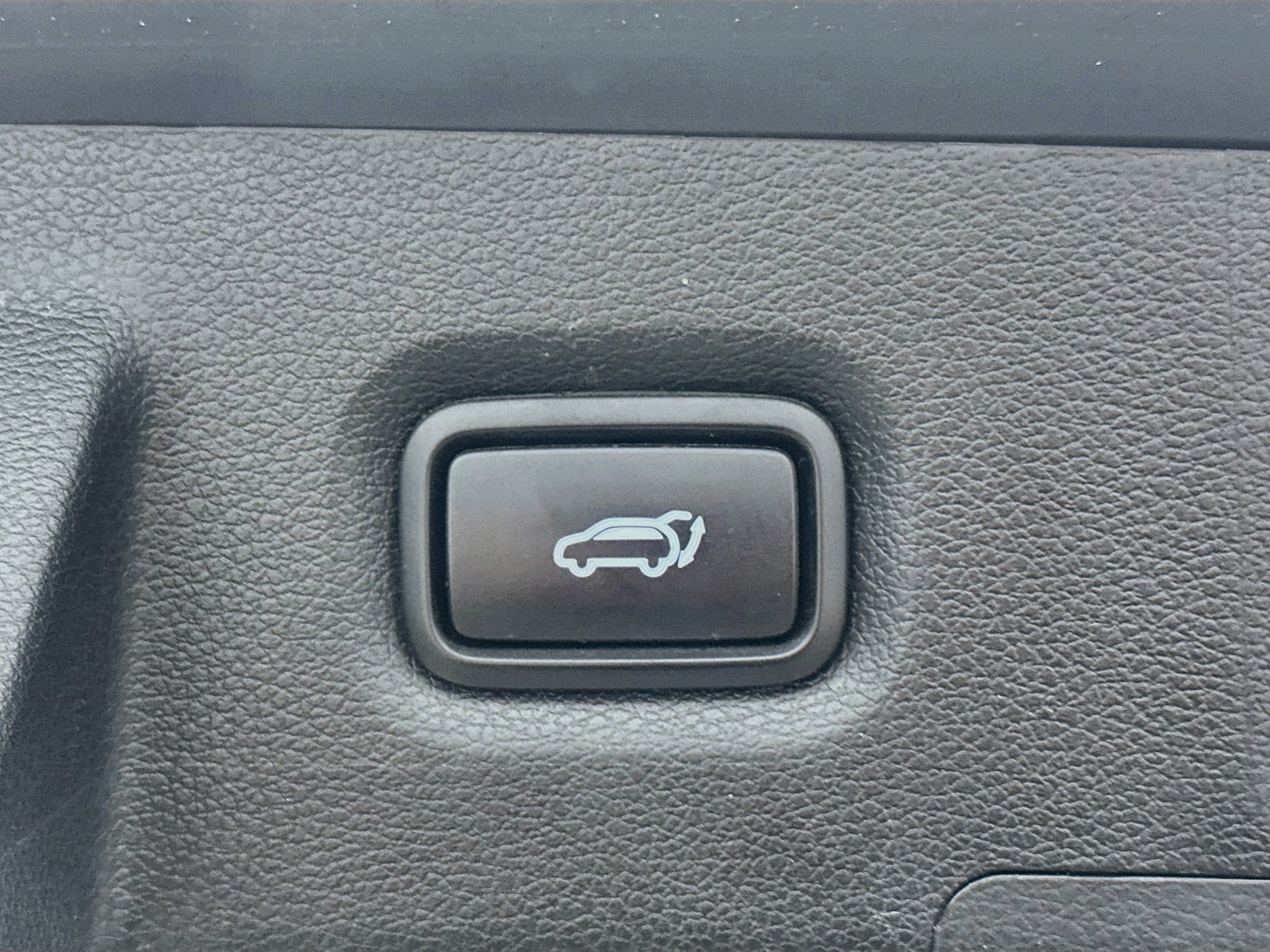 Used 2019 Hyundai Santa Fe Limited w/ Cargo Package FWD image 29