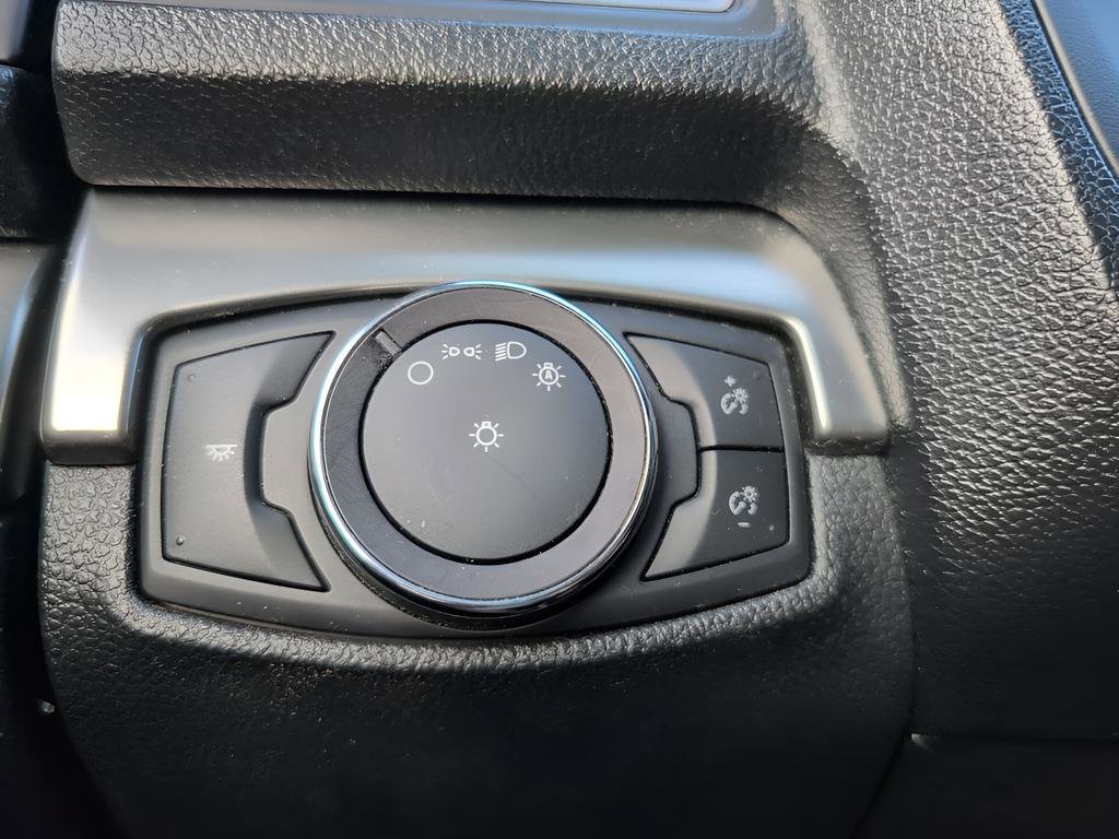 Used 2018 Ford Explorer XLT image 18