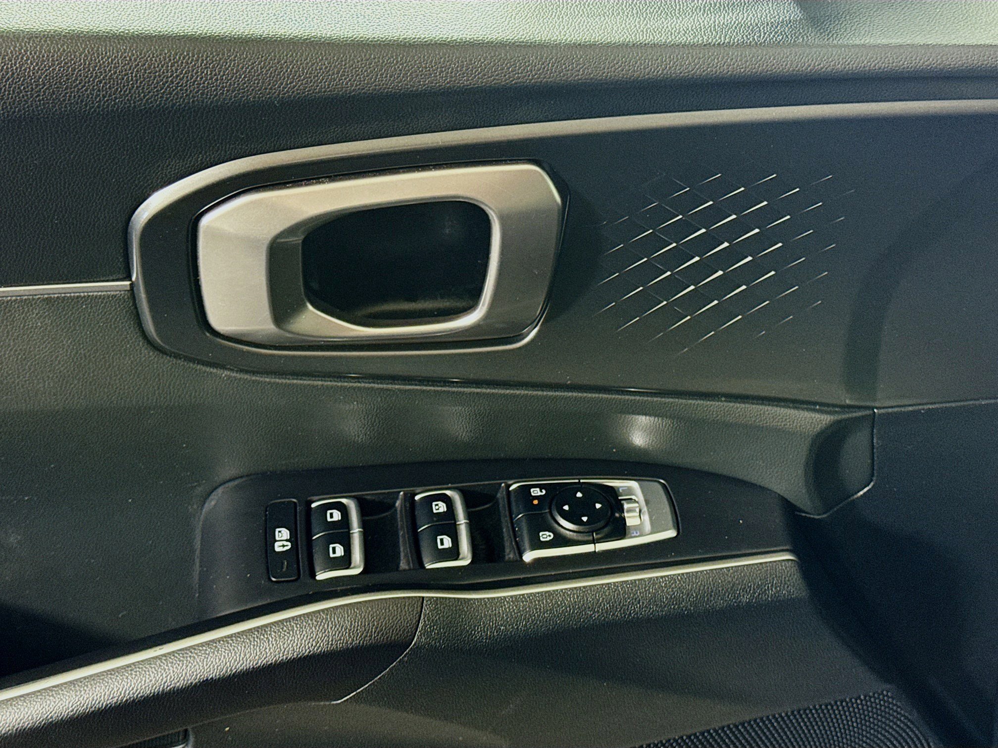 Used 2025 Kia Sorento LX image 24