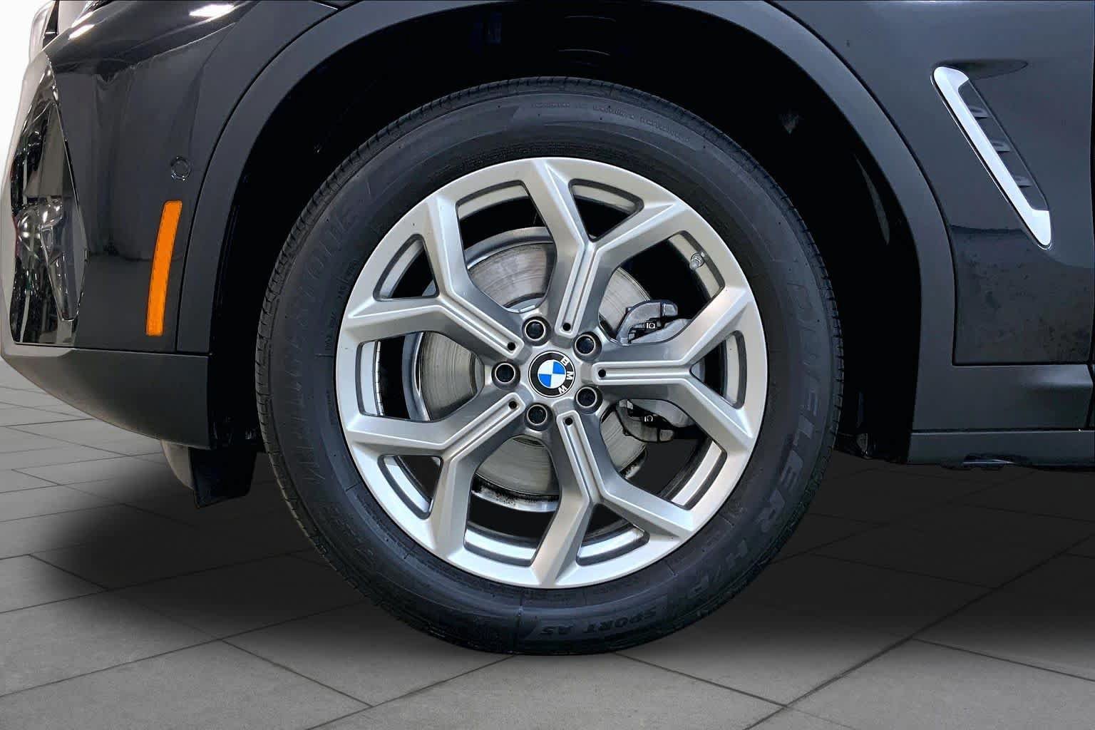 Used 2024 BMW X4 xDrive30i w/ Premium Package AWD/4WD image 10