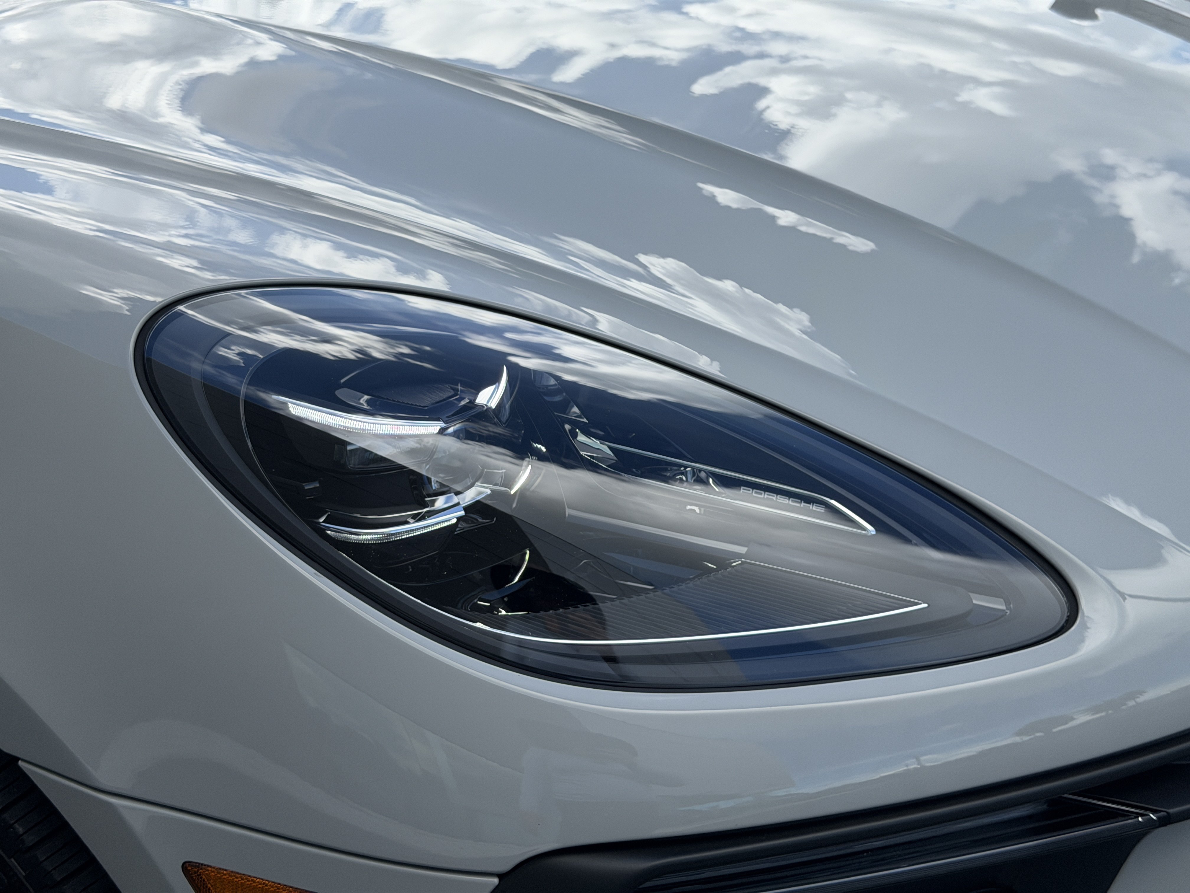 Certified 2023 Porsche Macan AWD/4WD image 12