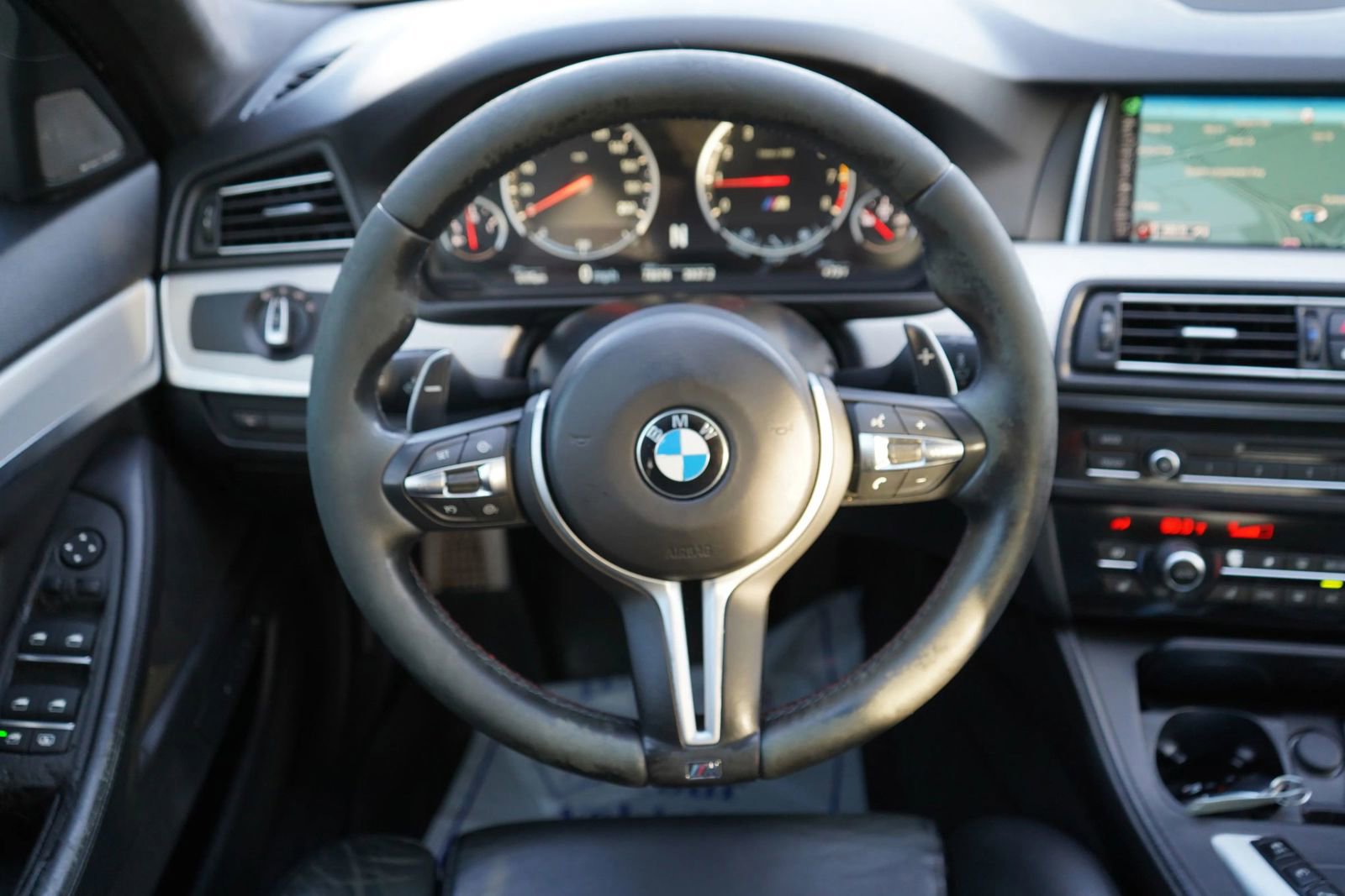 Used 2016 BMW M5 image 17