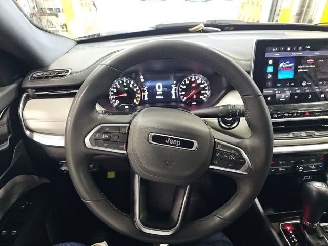 Used 2025 Jeep Compass Limited AWD/4WD image 13