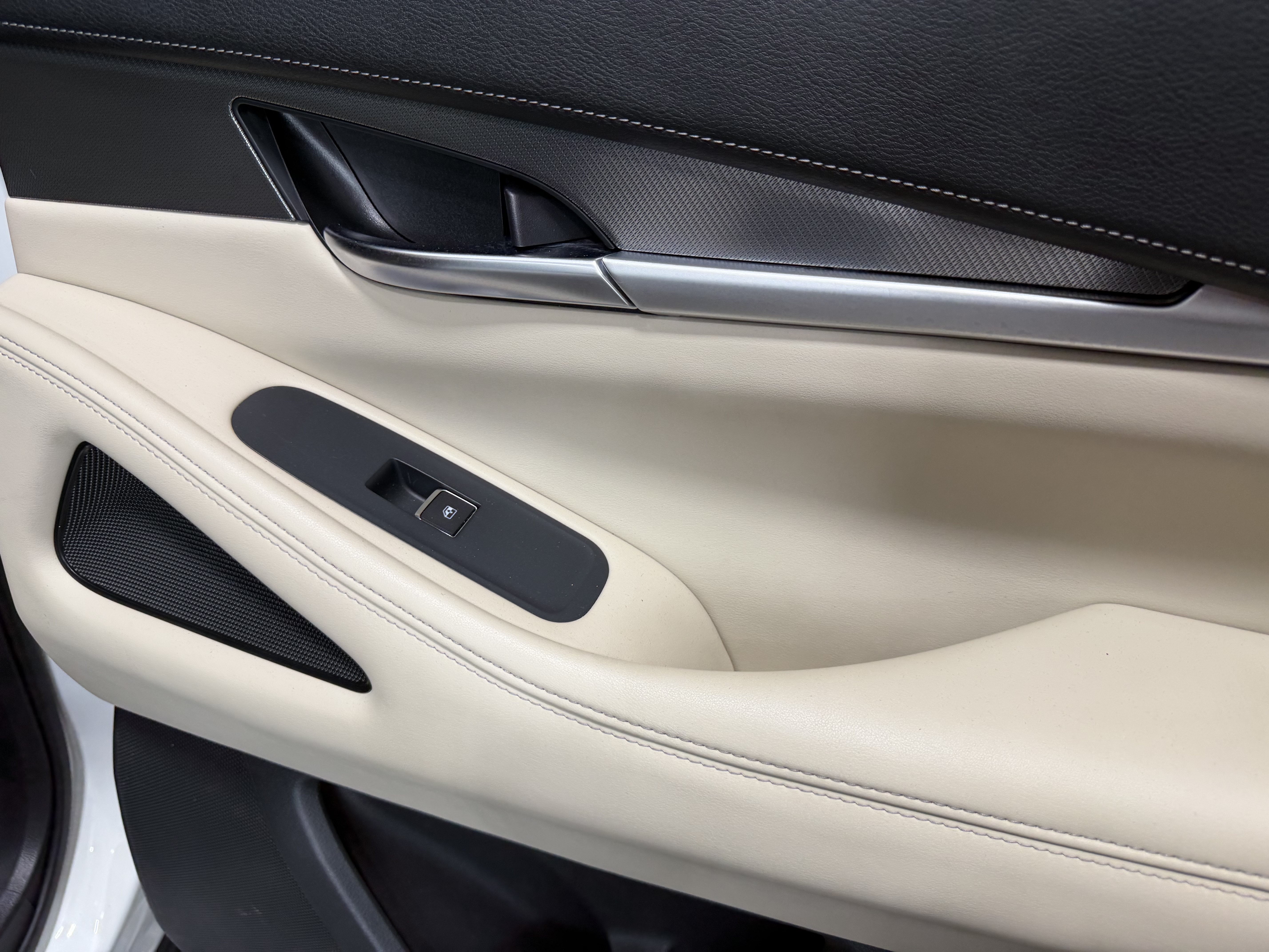 Used 2022 Lincoln Corsair AWD w/ Premium Package image 31