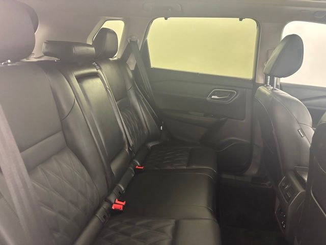 Used 2024 Nissan Rogue Platinum w/ Platinum Premium Package FWD image 13