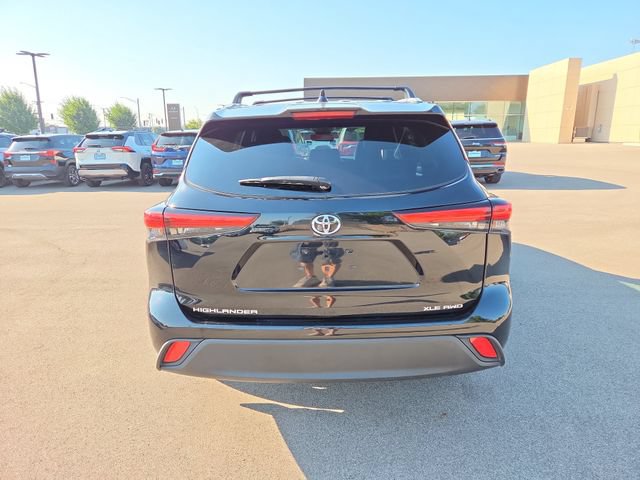 Used 2023 Toyota Highlander XLE AWD/4WD image 6