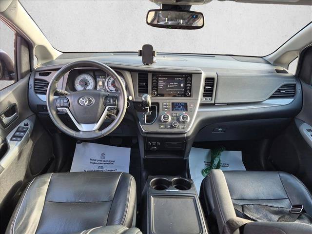 Used 2018 Toyota Sienna SE w/ SE Preferred Package FWD image 18
