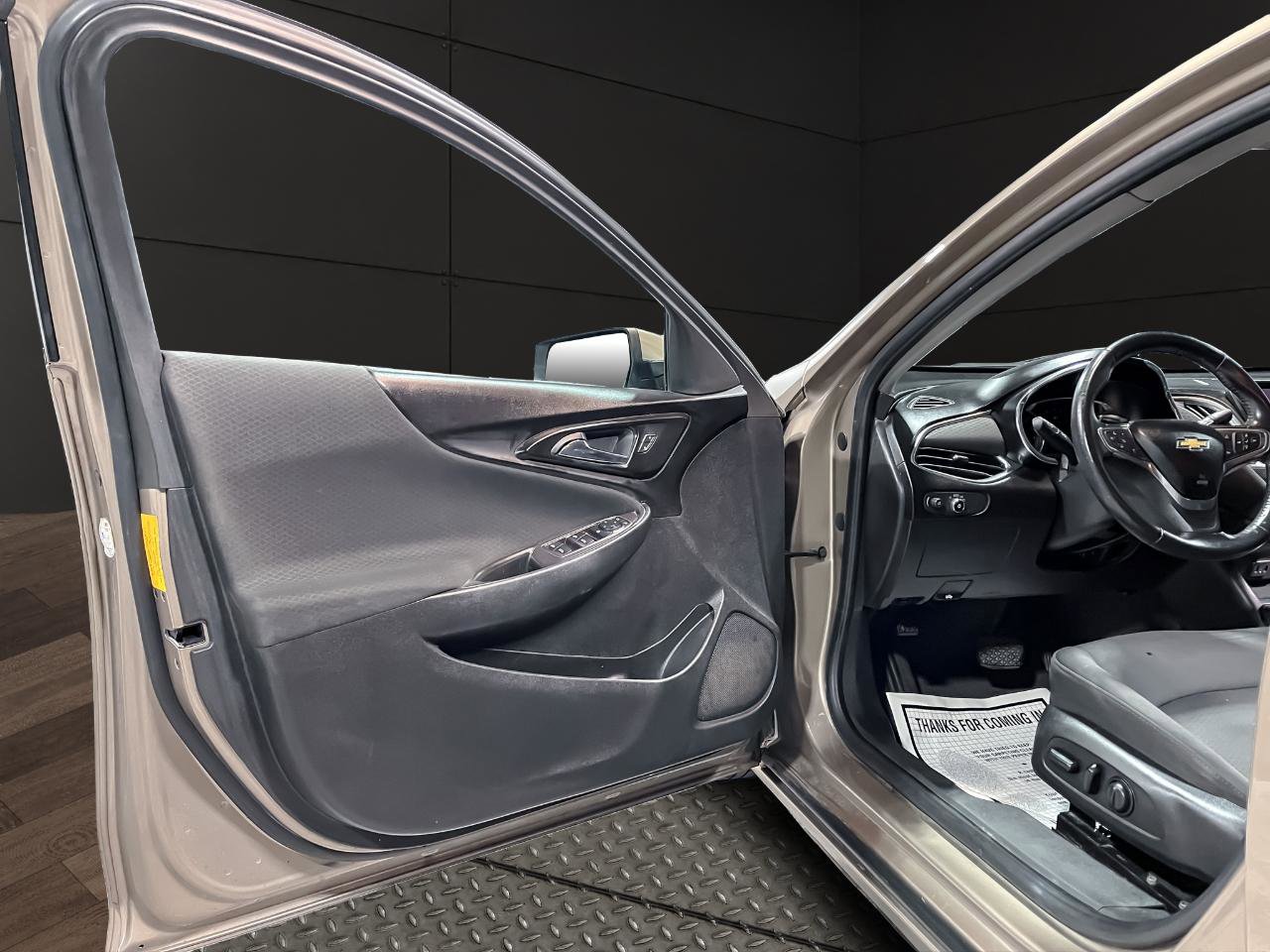 Used 2018 Chevrolet Malibu LT image 13