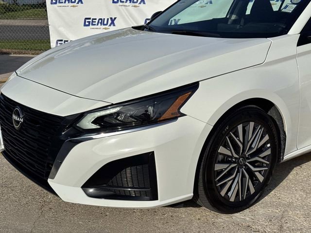 Used 2025 Nissan Altima 2.5 SV FWD image 2