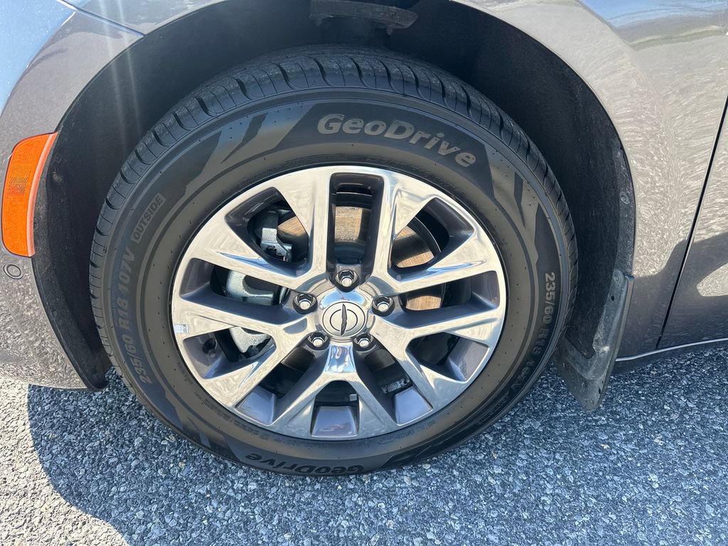 Used 2023 Chrysler Pacifica Pinnacle image 12