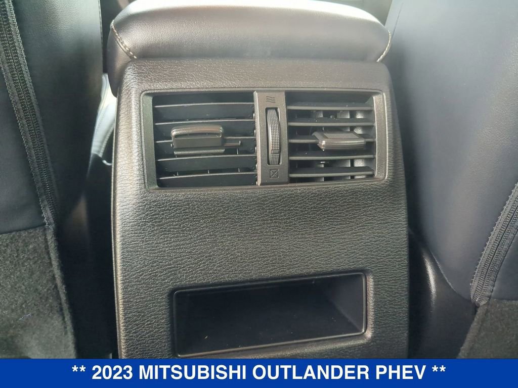Used 2023 Mitsubishi Outlander SE AWD/4WD image 18