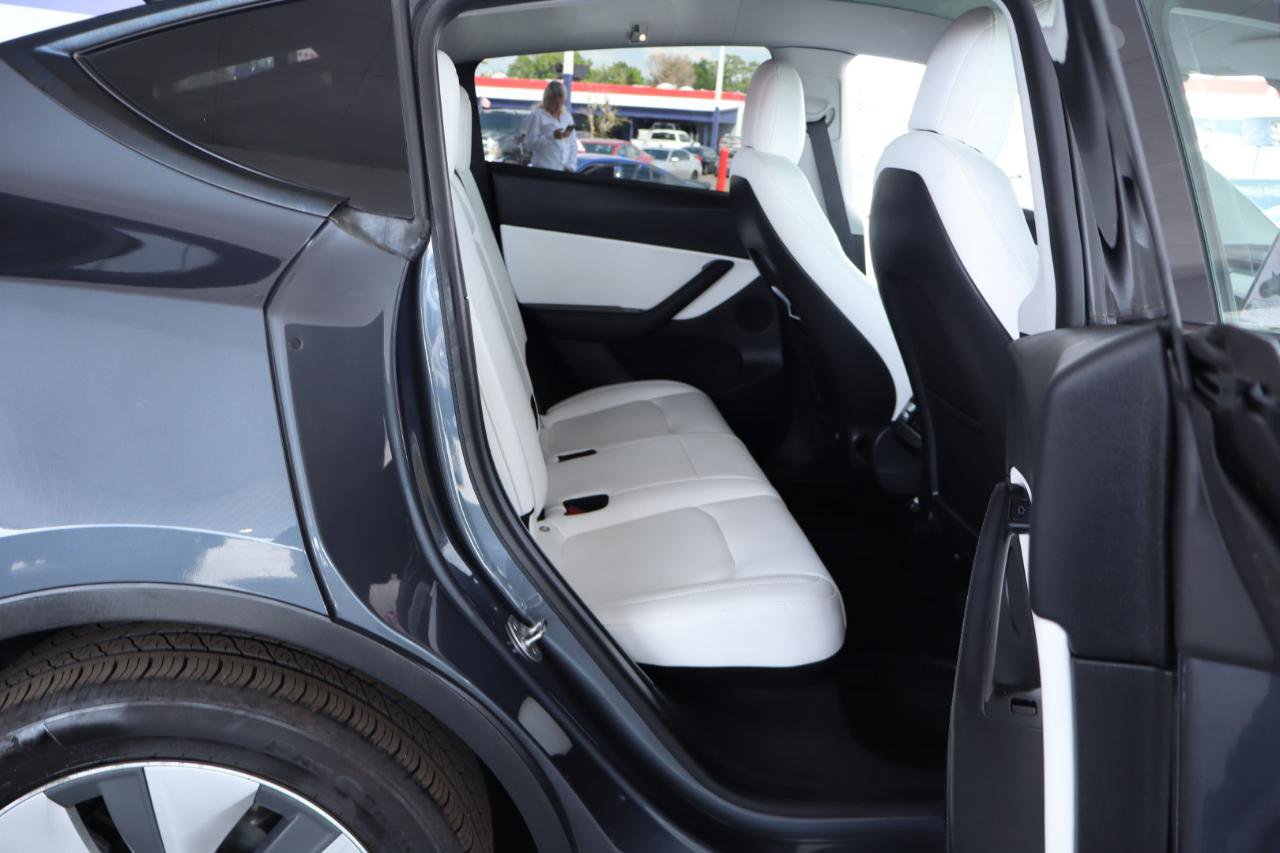 Used 2021 Tesla Model Y Long Range image 31