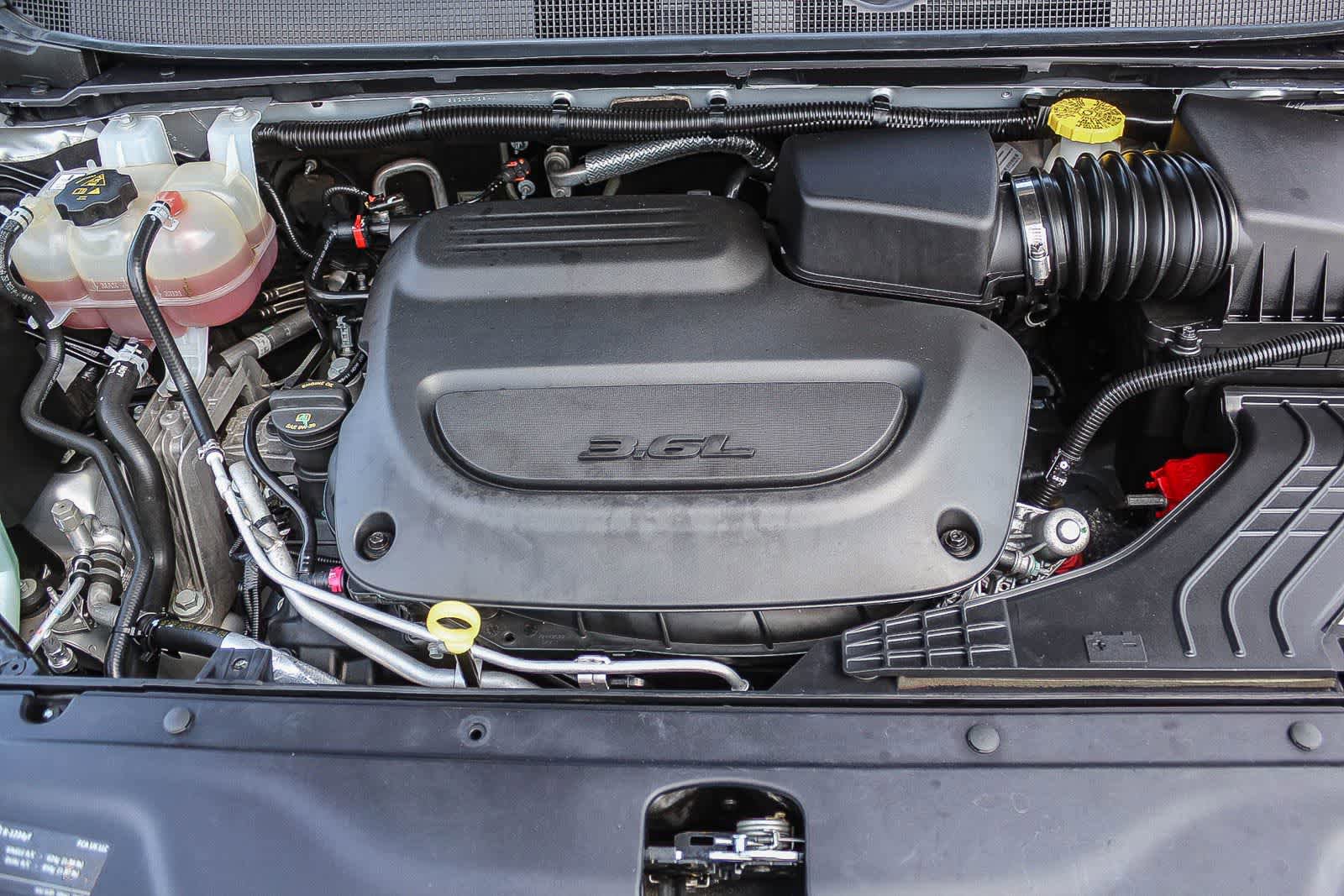 Used 2023 Chrysler Pacifica Limited image 39