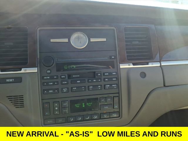 Used 2005 Lincoln Town Car Signature image 14