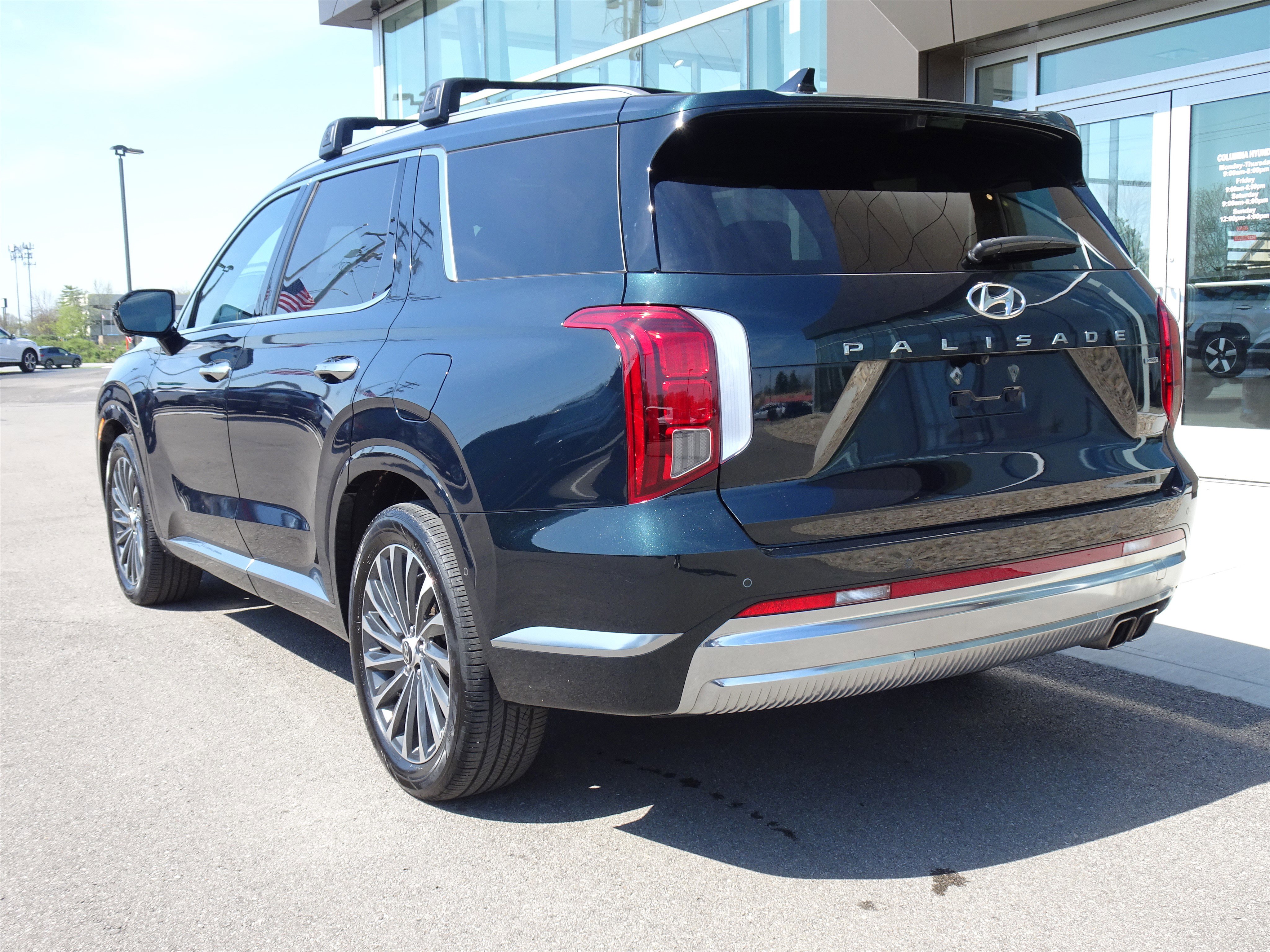 Used 2023 Hyundai Palisade Calligraphy image 3