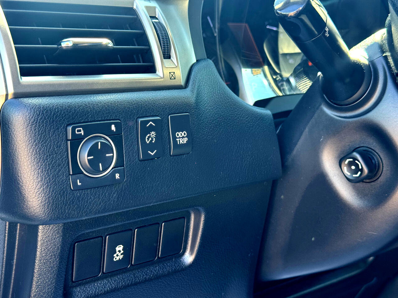 Used 2017 Lexus GX 460 image 40