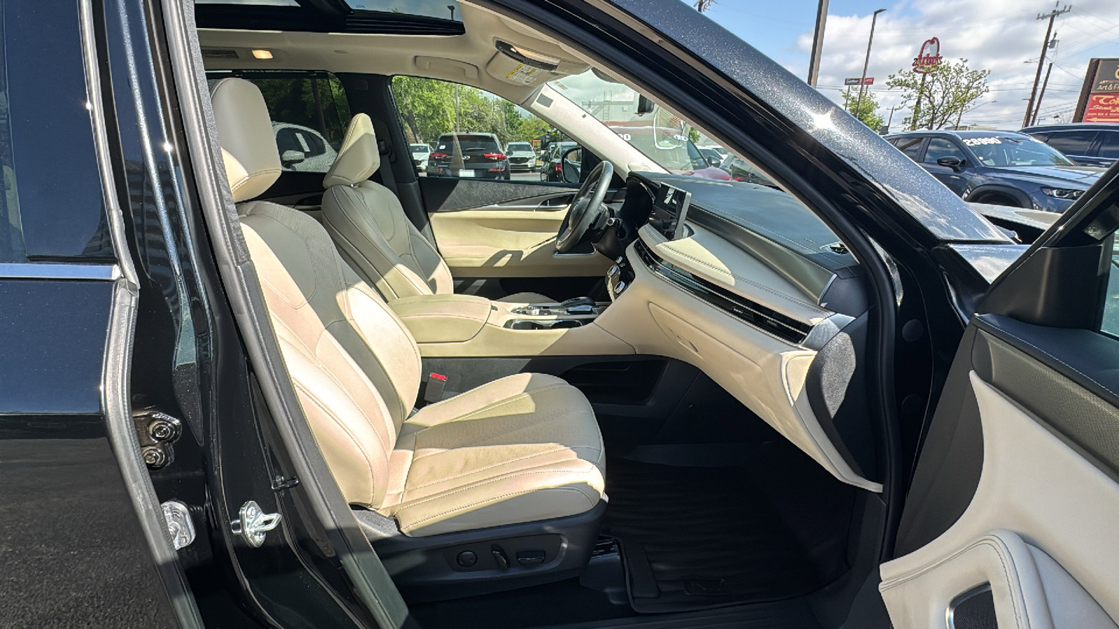 Used 2025 INFINITI QX60 Luxe w/ Vision Package image 25