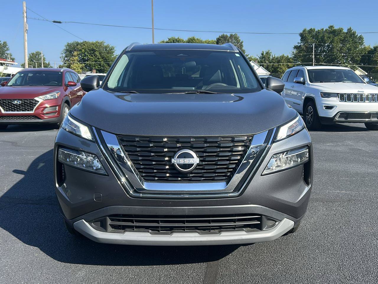 Used 2023 Nissan Rogue SV w/ SV Premium B Package FWD image 2
