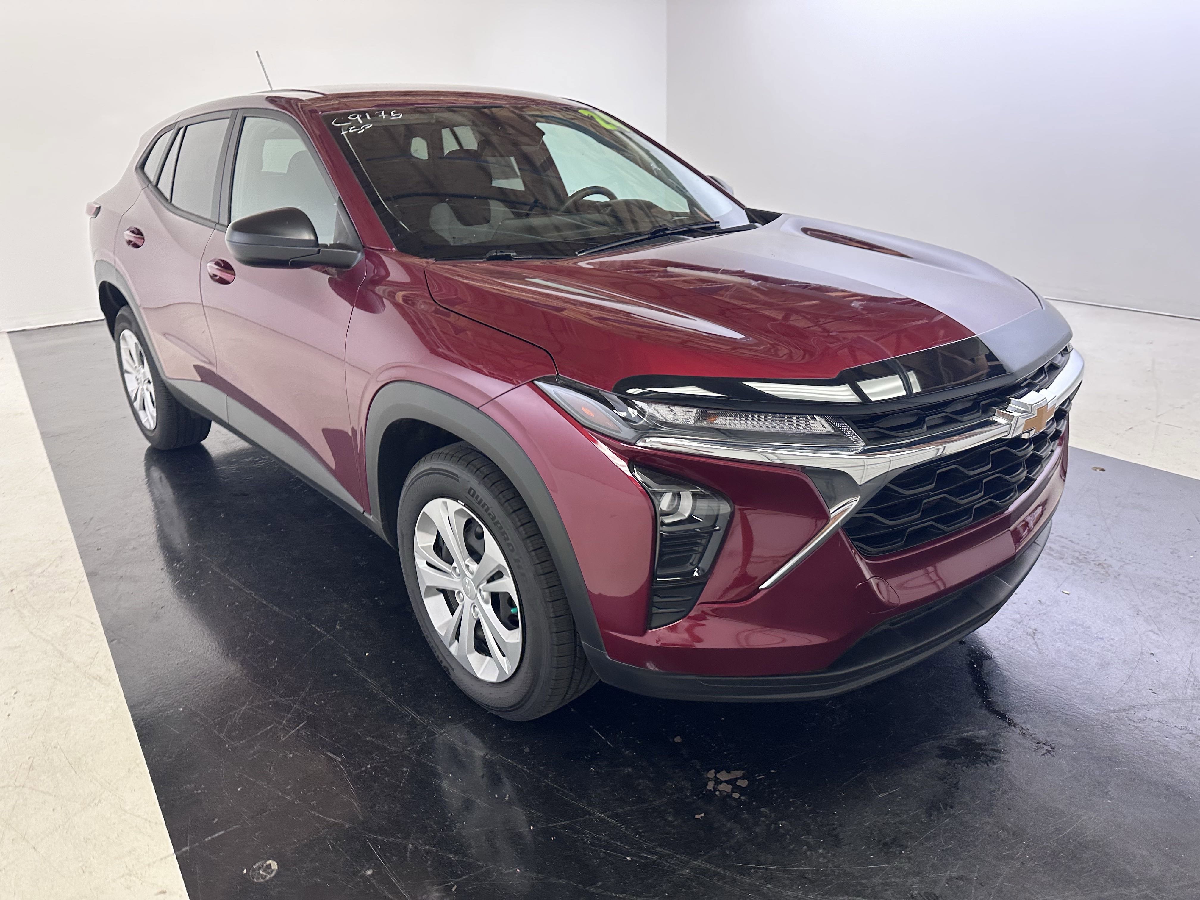 Used 2024 Chevrolet Trax LS image 2