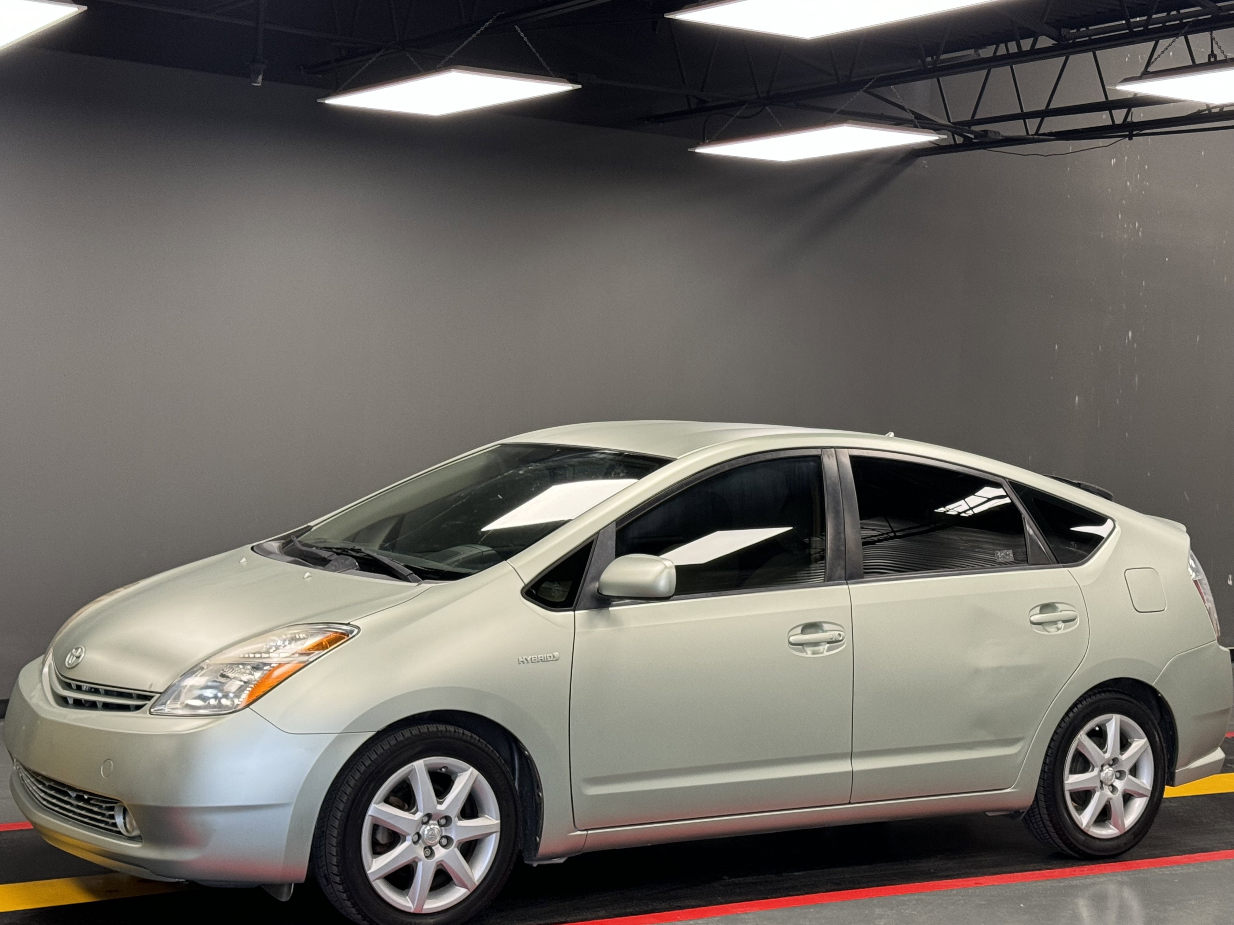 Used 2009 Toyota Prius FWD image 1