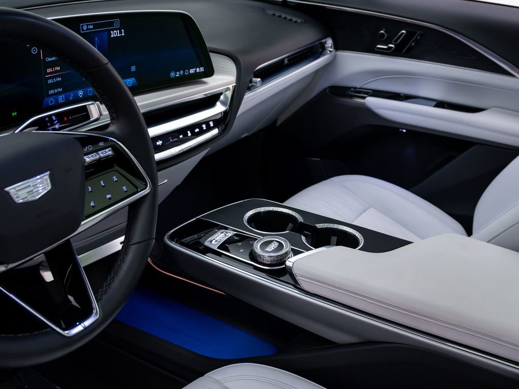 Used 2024 Cadillac Lyriq Luxury AWD/4WD image 13