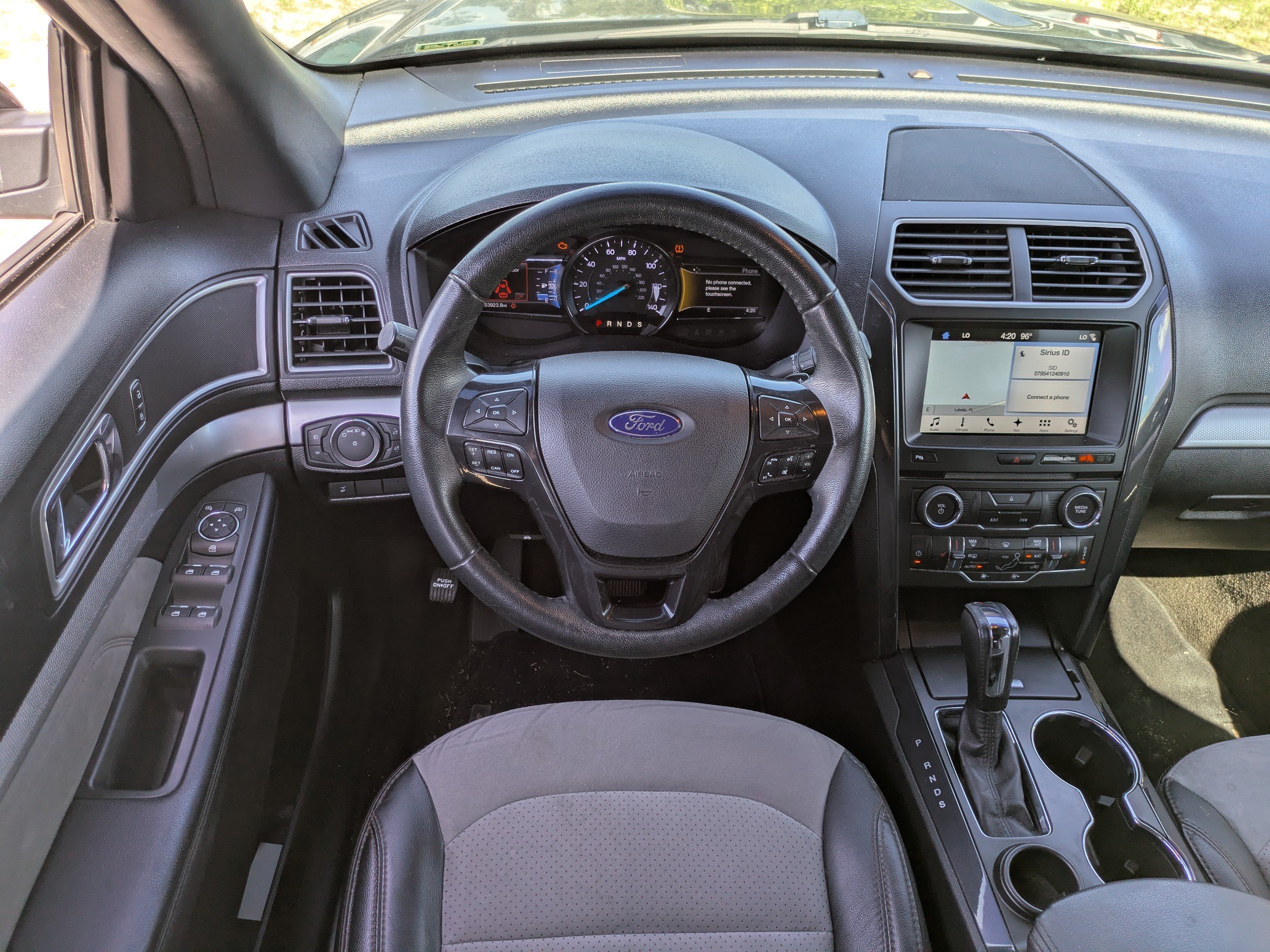 Used 2017 Ford Explorer XLT w/ Equipment Group 202A FWD image 15