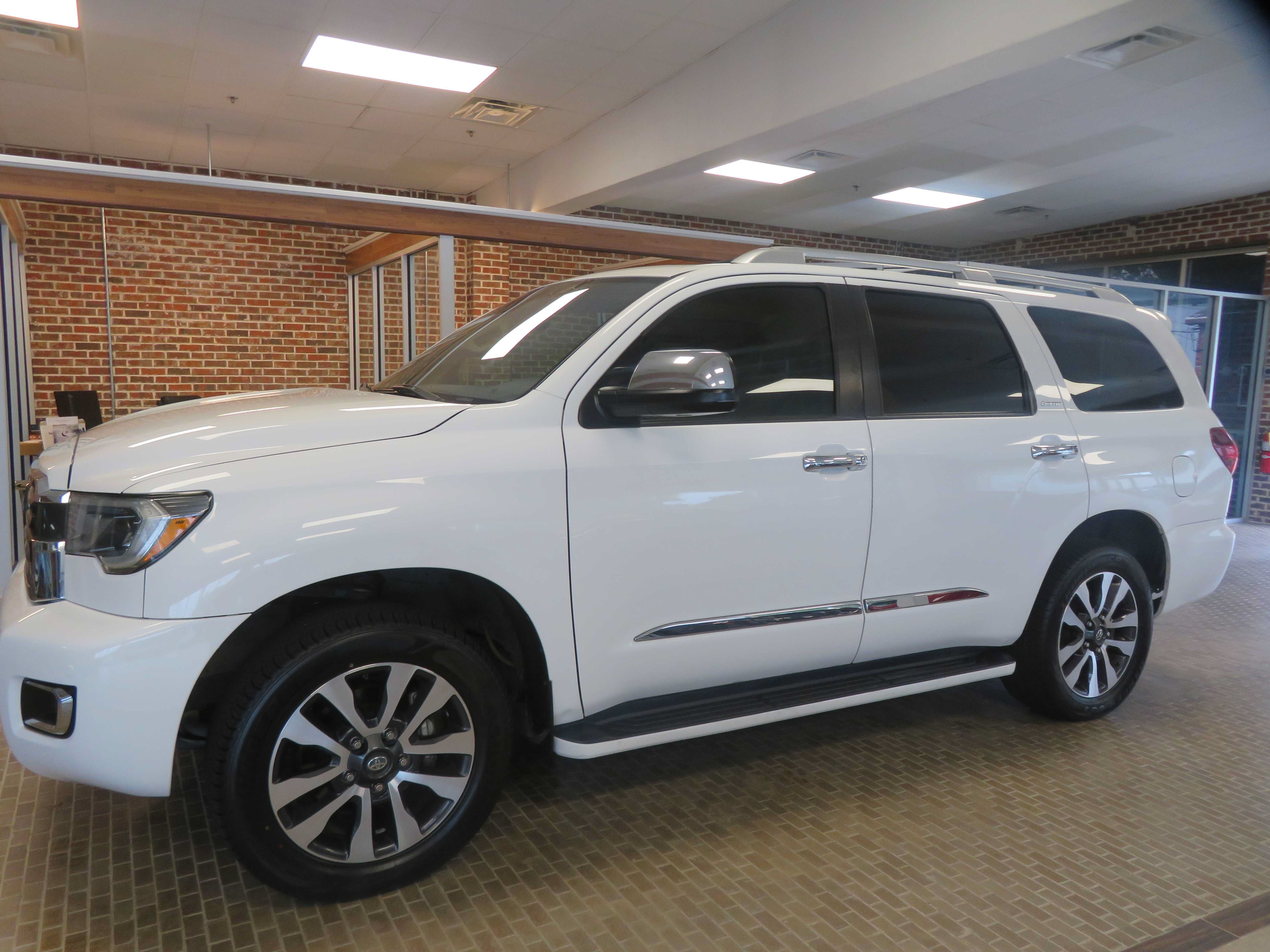 Used 2018 Toyota Sequoia Limited w/ Safety & Convenience Package AWD/4WD image 80