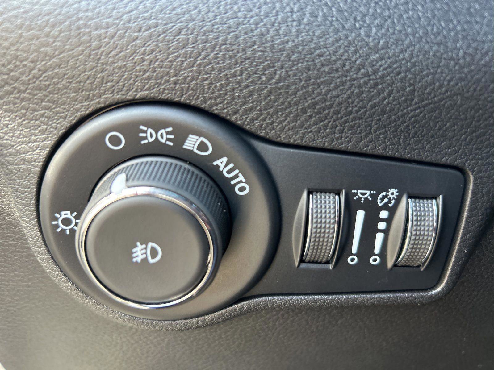 New 2026 Jeep Compass Latitude image 14