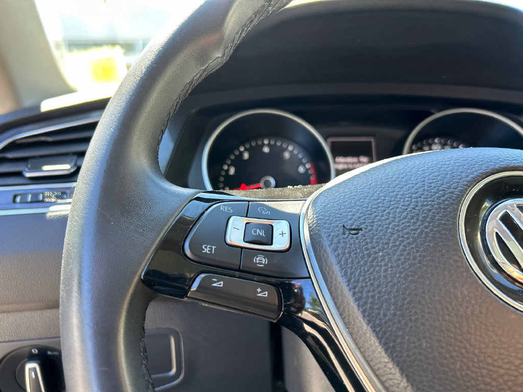 Used 2020 Volkswagen Tiguan SE w/ Panoramic Sunroof Package AWD/4WD image 13