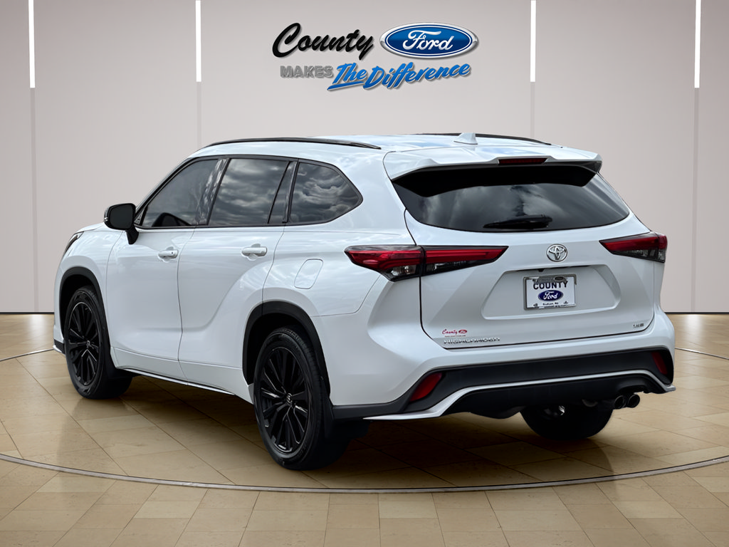 Used 2023 Toyota Highlander XSE FWD image 6