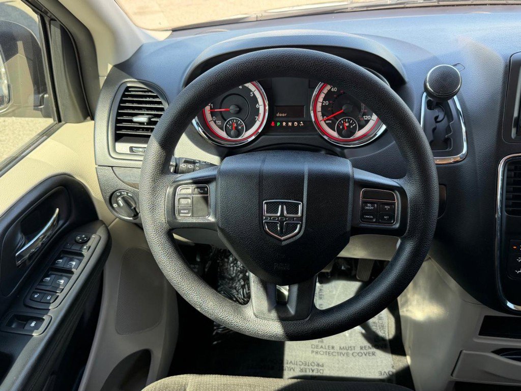 Used 2018 Dodge Grand Caravan SE w/ UConnect Hands-Free Group image 27