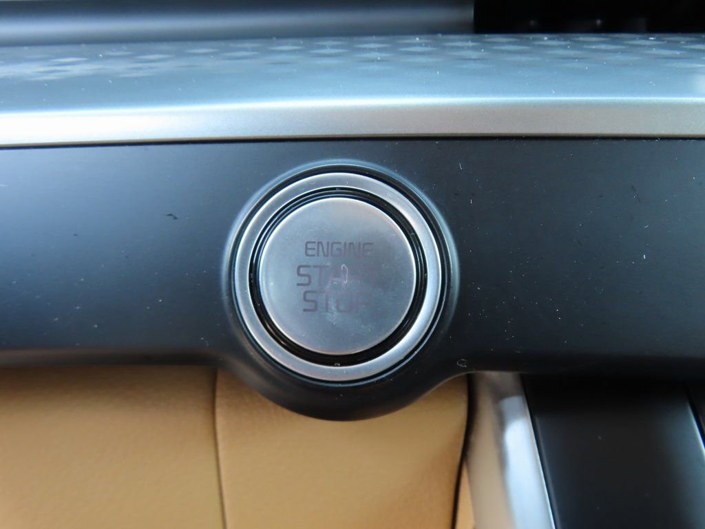 Used 2024 Kia Carnival LX FWD image 11
