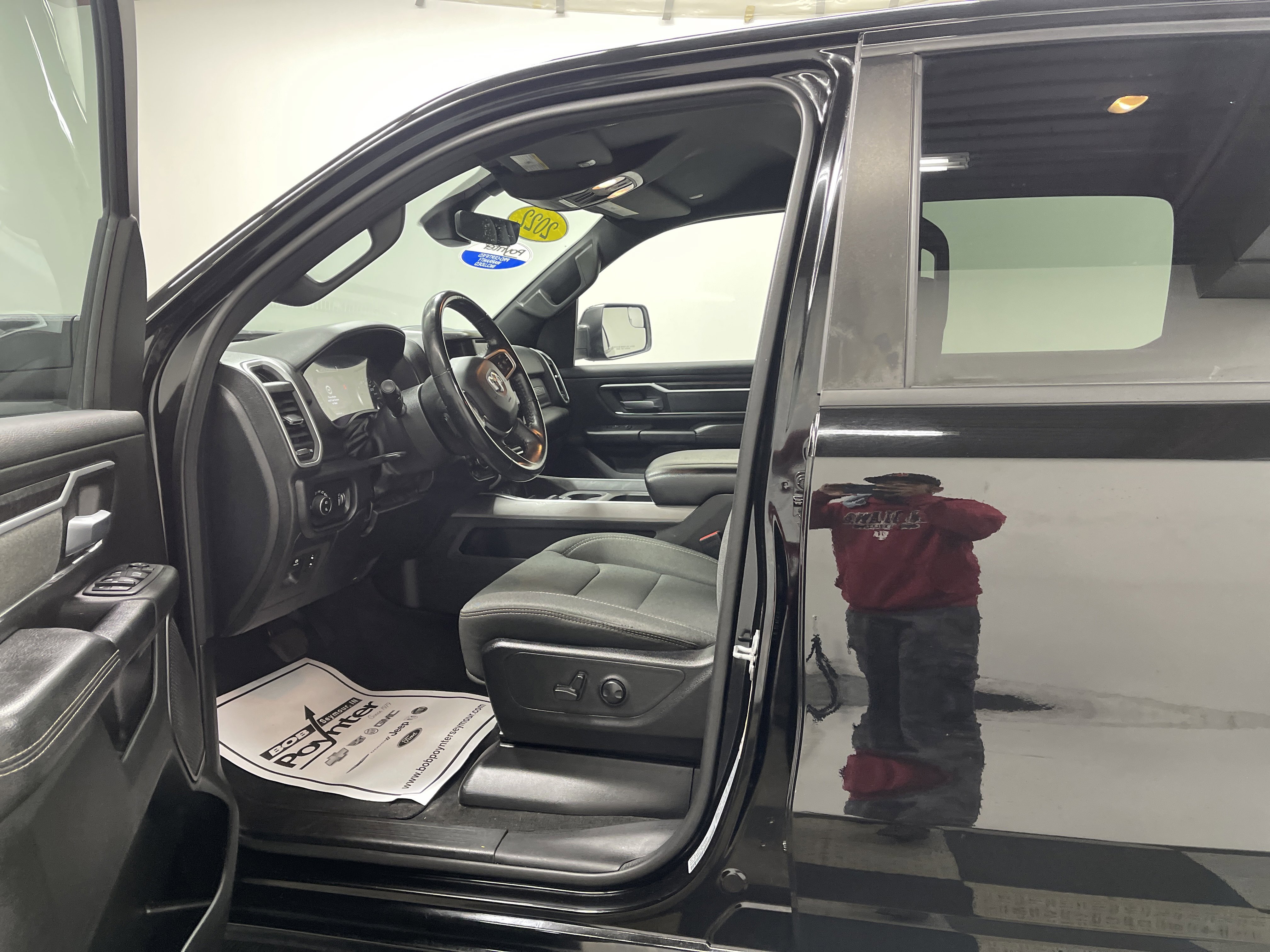 Used 2022 RAM 1500 Big Horn AWD/4WD image 9