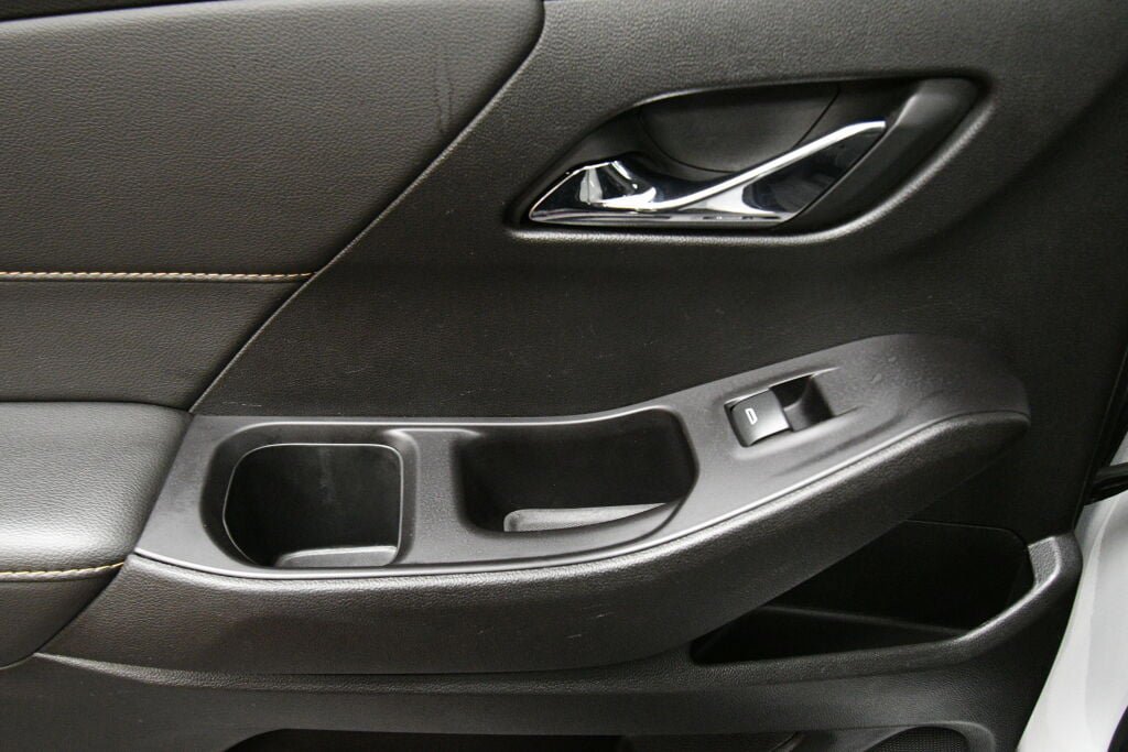 Used 2020 Chevrolet Traverse LT image 20