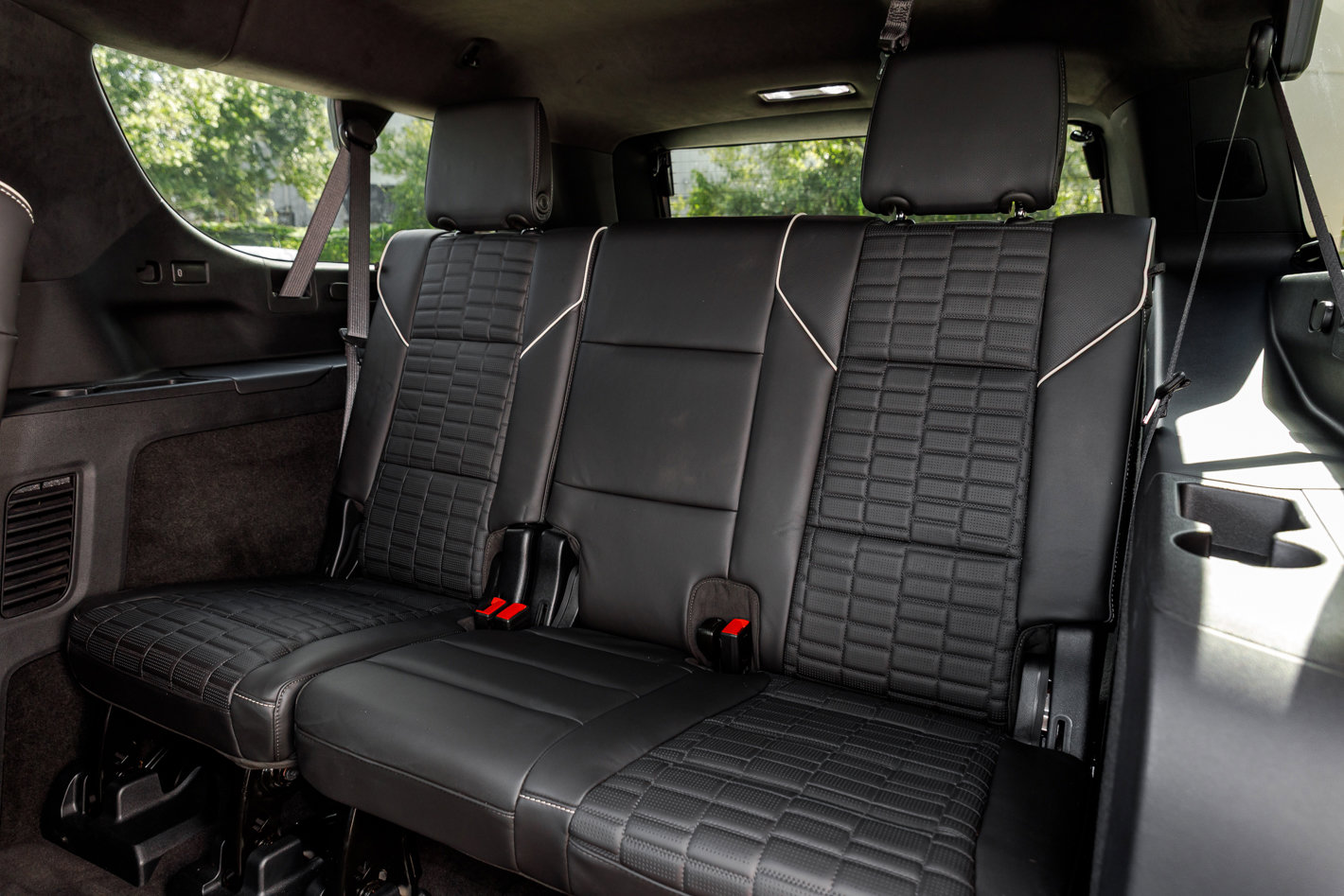 Used 2025 Cadillac Escalade ESV V image 32