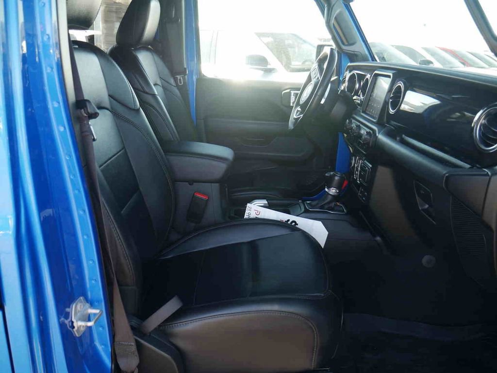 Used 2022 Jeep Wrangler Unlimited Sahara image 32