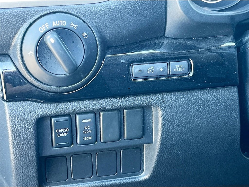 Used 2020 Nissan Titan SV w/ SV Convenience Package image 10