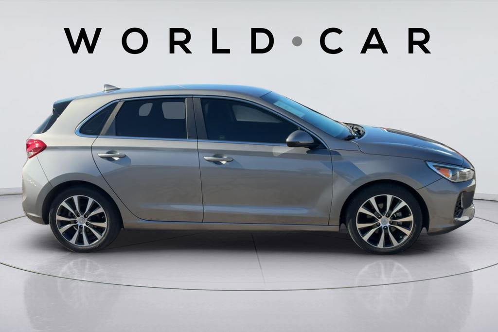 Used 2020 Hyundai Elantra GT image 2