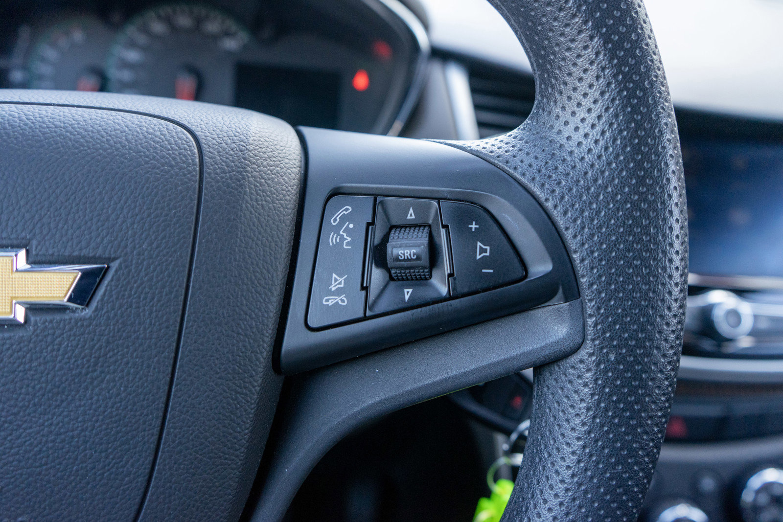 Used 2022 Chevrolet Trax LS w/ Tint and Cruise Package image 22