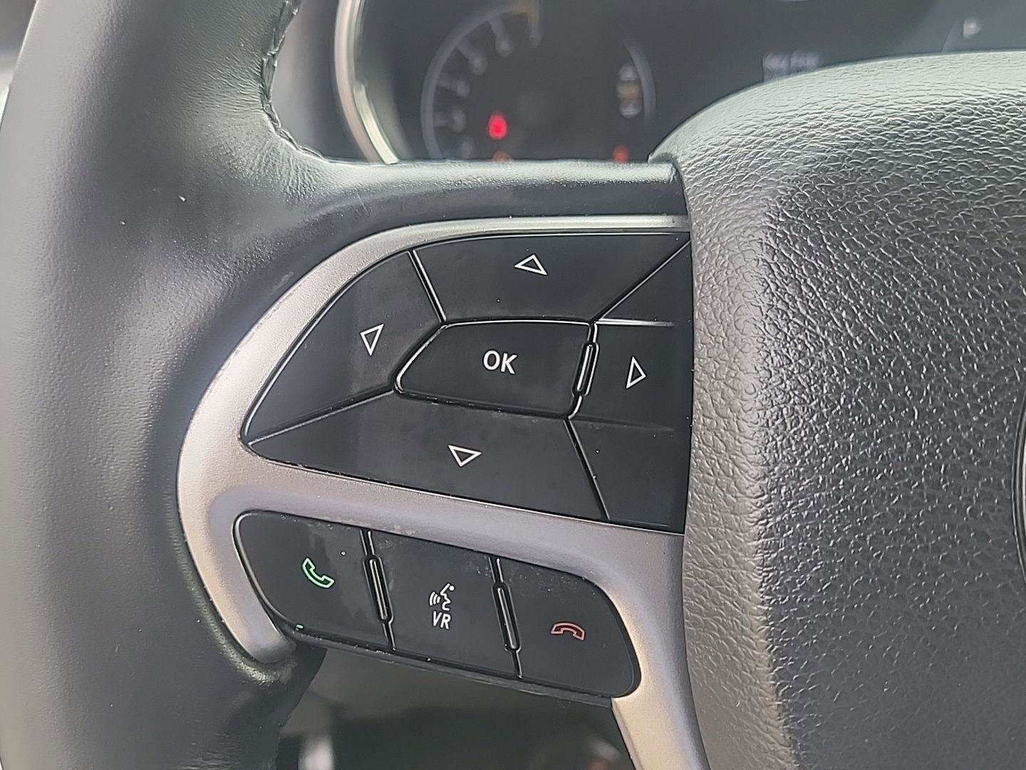 Used 2022 Jeep Grand Cherokee Laredo X image 13